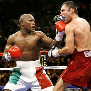 Floyd Mayweather landing his left hook on Oscar De La Hoya