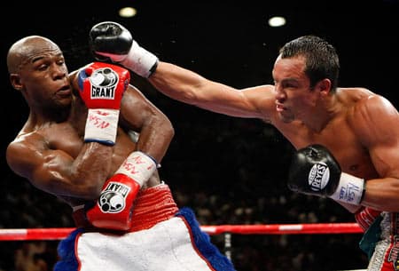 Floyd Mayweather making Juan Manuel Marquez miss